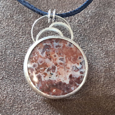 Hanger met Indonesische opaal